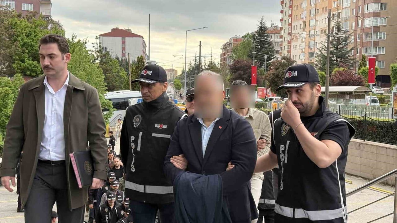 Tepebaşı Belediyesi soruşturmasında 25 şüpheli adliyeye sevk edildi; eski çalışan Yaprak Eryılmaz "naylon fatura" uyarısını anlattı