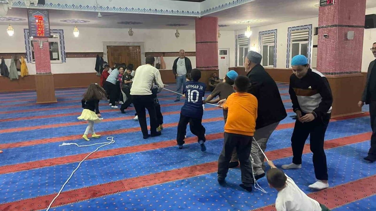Tepebaşı Müftülüğü 'Ailecek Camideyiz' Programını Uluönder Fatih Camii'nde Düzenledi