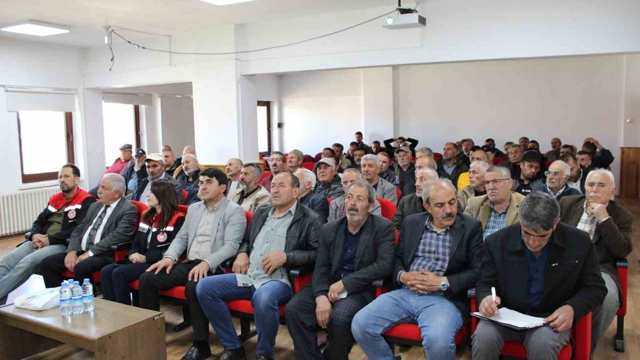 Tercan'da KKYDP ve bireysel sulama destekleri bilgilendirme toplantısı düzenlendi