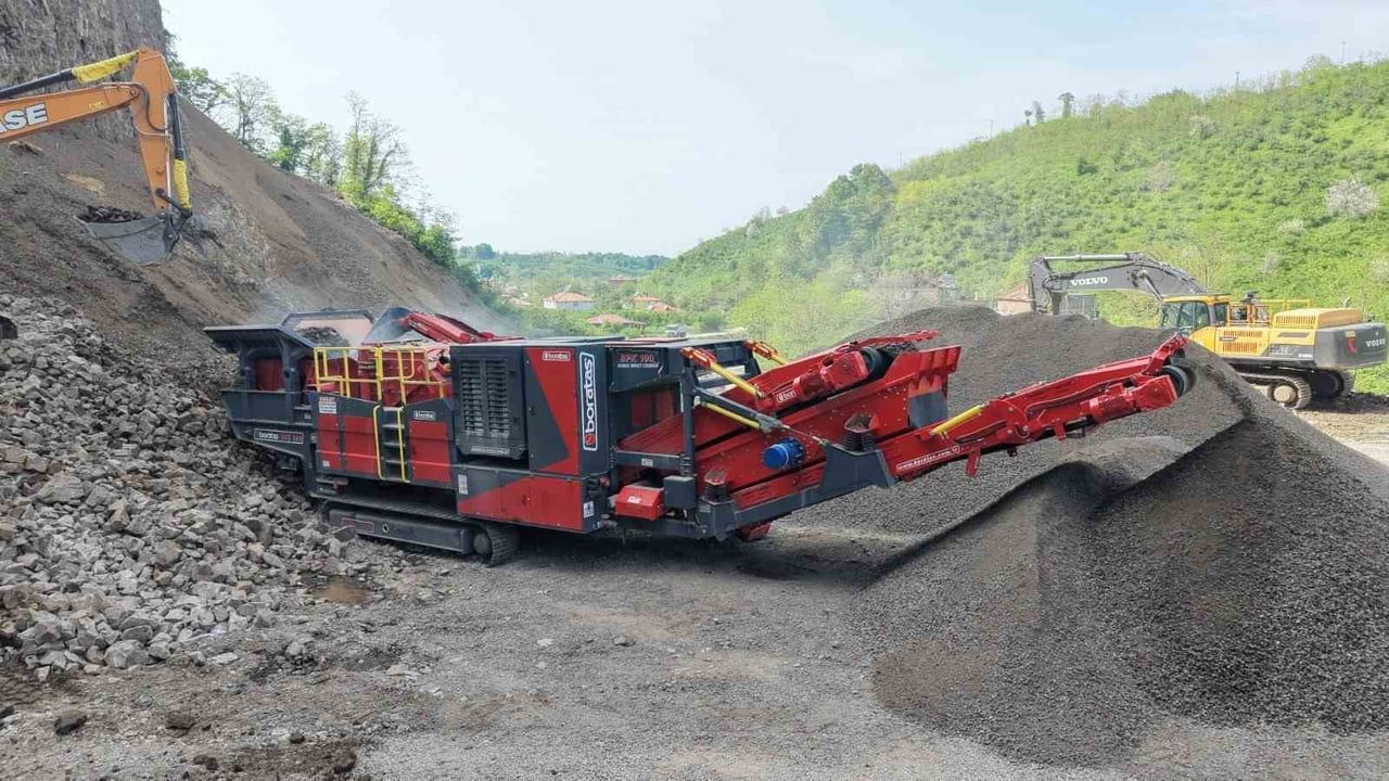 Terme Belediyesi'nin 100 milyon lira yatırımıyla Kocaman Mahallesi taş ocağı üretime geçti