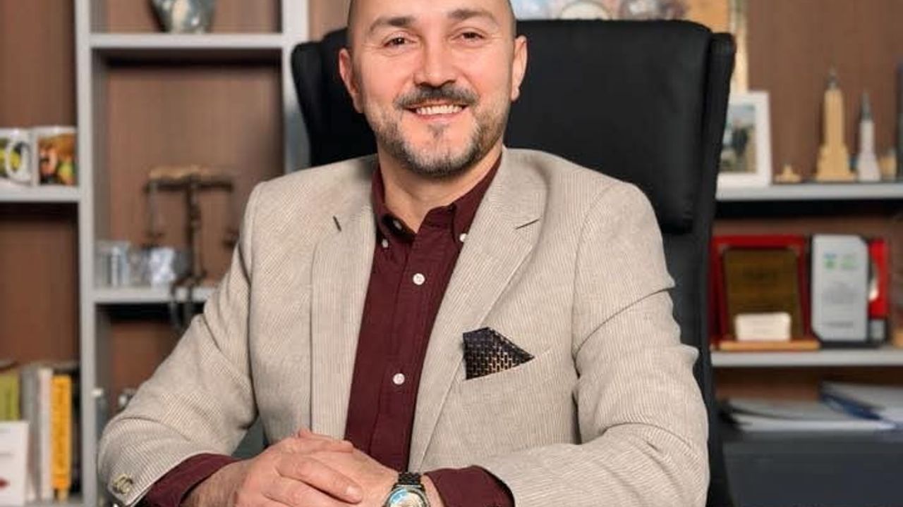 Tirebolu'da trafik ışıklarında duran çekiciye çarpma: Mercedes sürücüsü yaşamını yitirdi