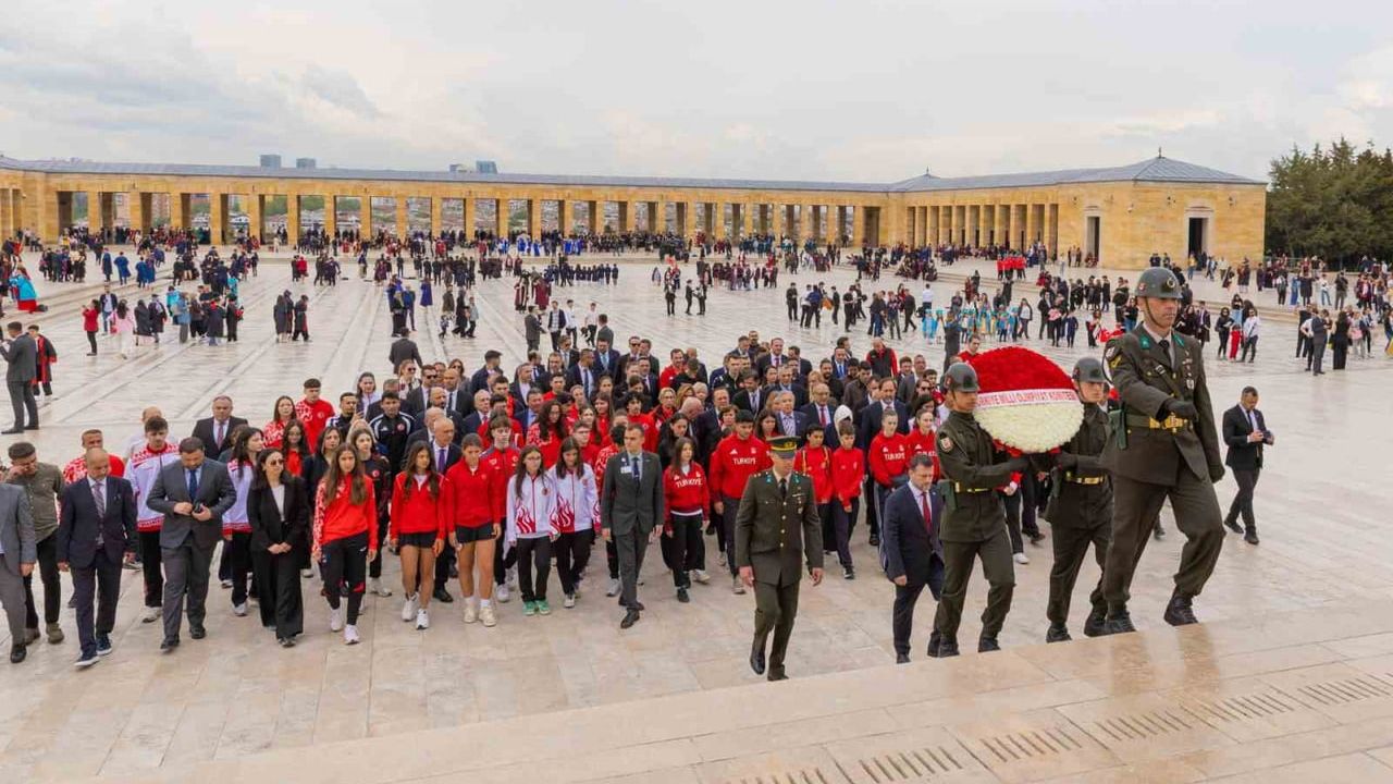 TMOK Başkanı Veli Ozan Çakır ve heyeti Anıtkabir’i ziyaret etti