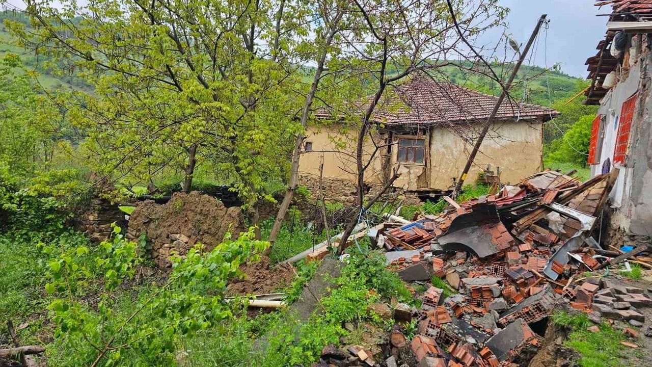Tokat Nebi Köyü'nde Heyelan: 2 Ev Tahliye Edildi ve Mühürlendi