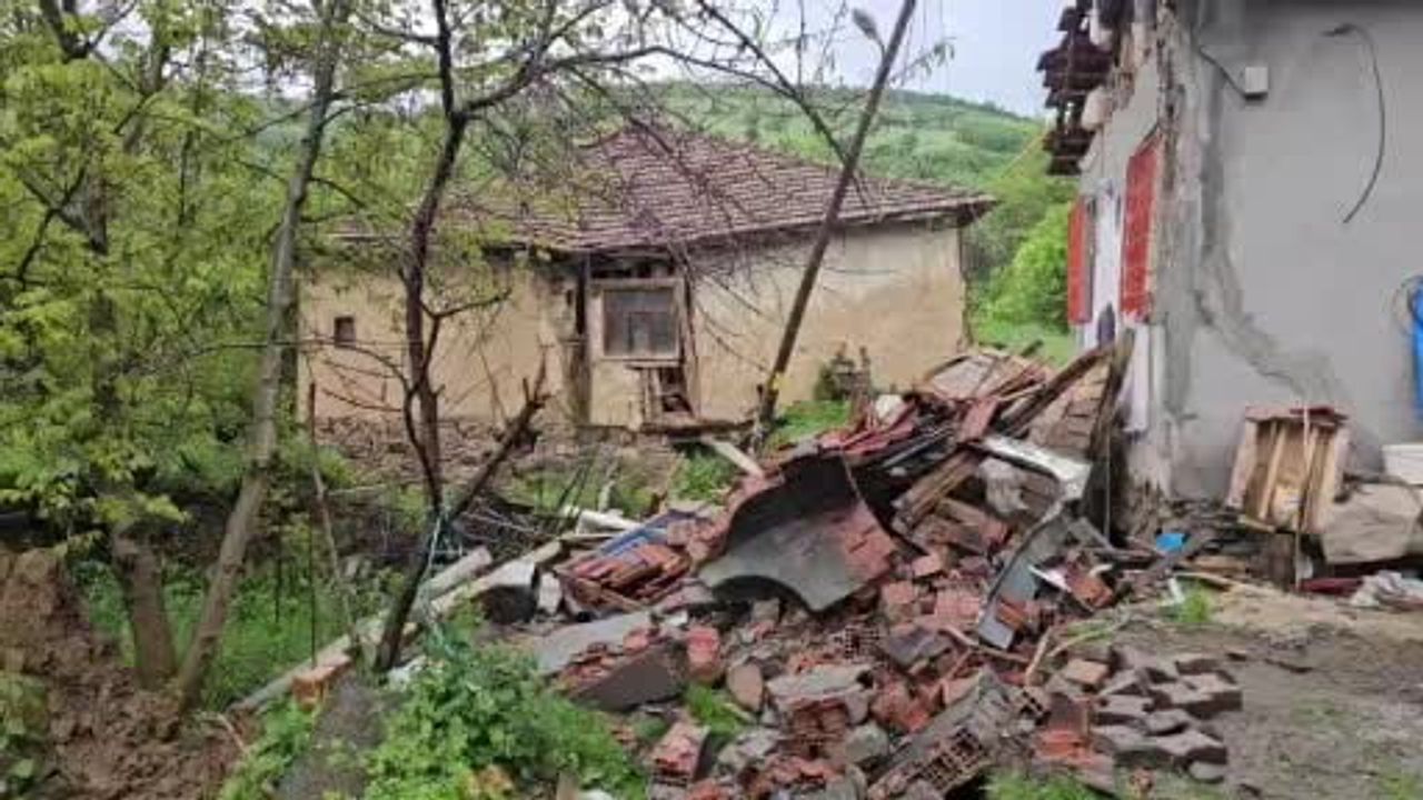 Tokat Nebi köyünde sağanak sonrası heyelan: 2 ev tahliye edilip mühürlendi