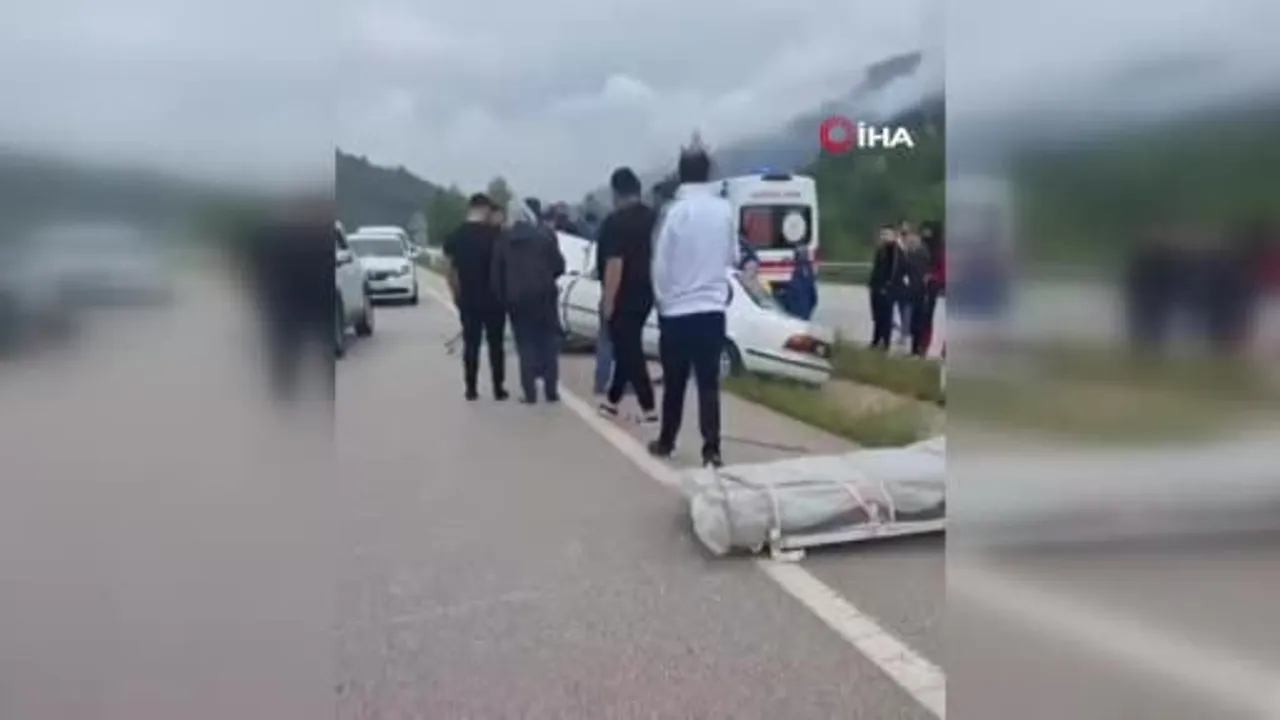 Tokat Reşadiye'de kamyonet otomobile arkadan çarptı: 5 kişi yaralandı