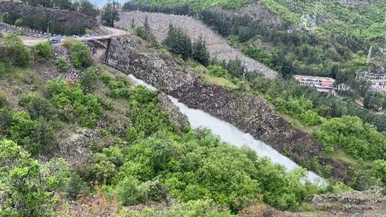 Tokat'ta Almus Barajı doldu: Park, kamelya ve otopark sular altında