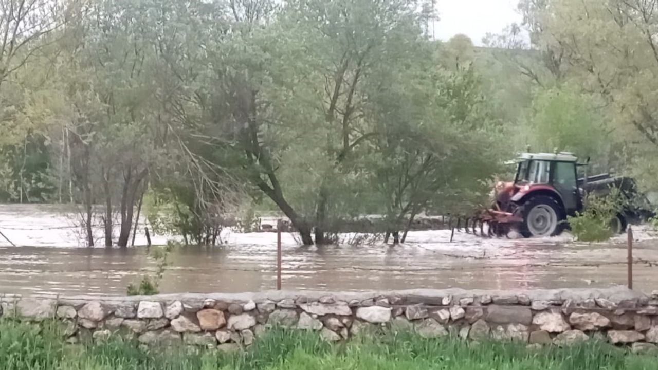 Tokat'ta Çekerek Irmağı taşkını: Yeşilyurt ve çevresindeki tarım arazileri su altında kaldı