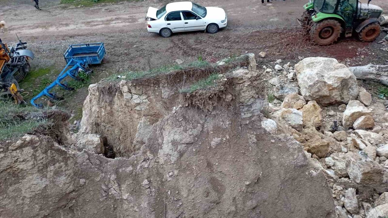 Tokat'ta Kayasuyu köyü girişinde heyelan: Sakinler önlem istiyor