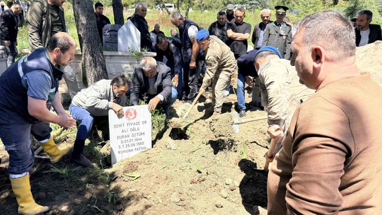 Tokatlı Şehit Onbaşı Duran Öztürk'ün naaşı 61 yıl sonra memleketinde toprağa verildi