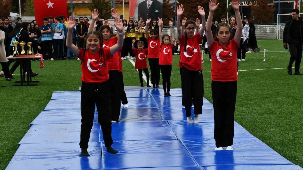 Tomarza'da 19 Mayıs Atatürk'ü Anma, Gençlik ve Spor Bayramı'nın 107. yılı törenle kutlandı