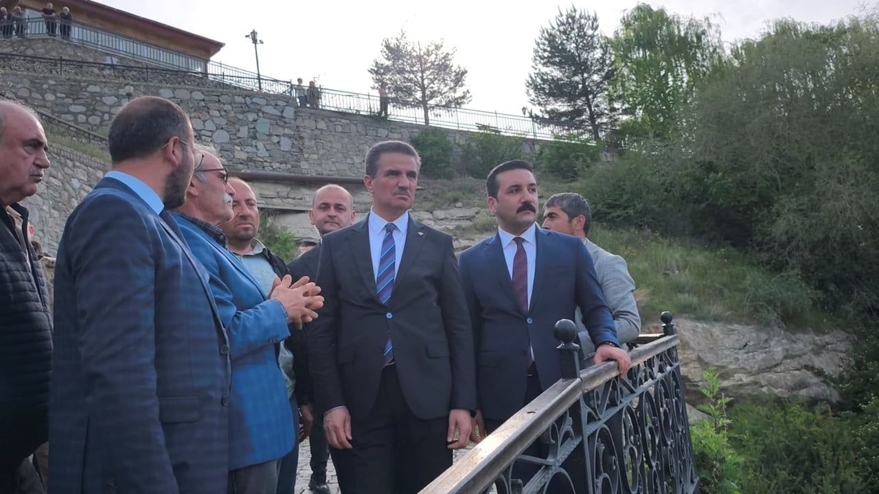 Tortum Şelalesi'nin Bahar Coşkusu: Vali Aydın Baruş Manzarayı Yerinde İnceledi