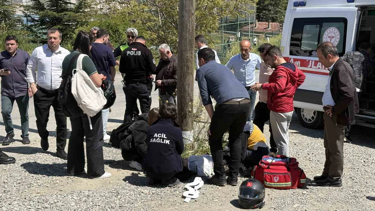 Tosya'da otomobil ile motosiklet çarpışması: İki kişi yaralandı