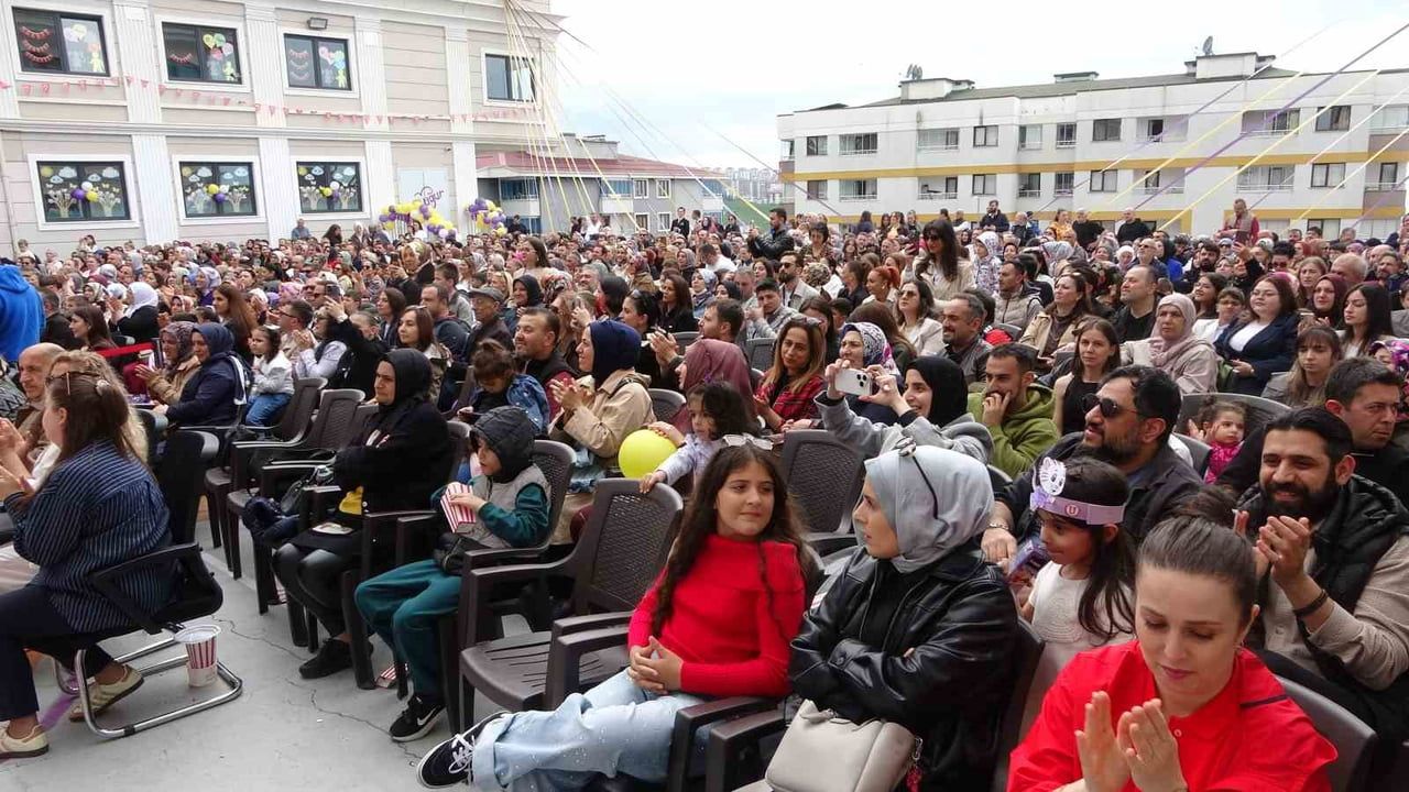 Trabzon'da Uğurlu Çocuk Koroları Festivali: 19 okuldan 600 öğrenci aynı sahnede