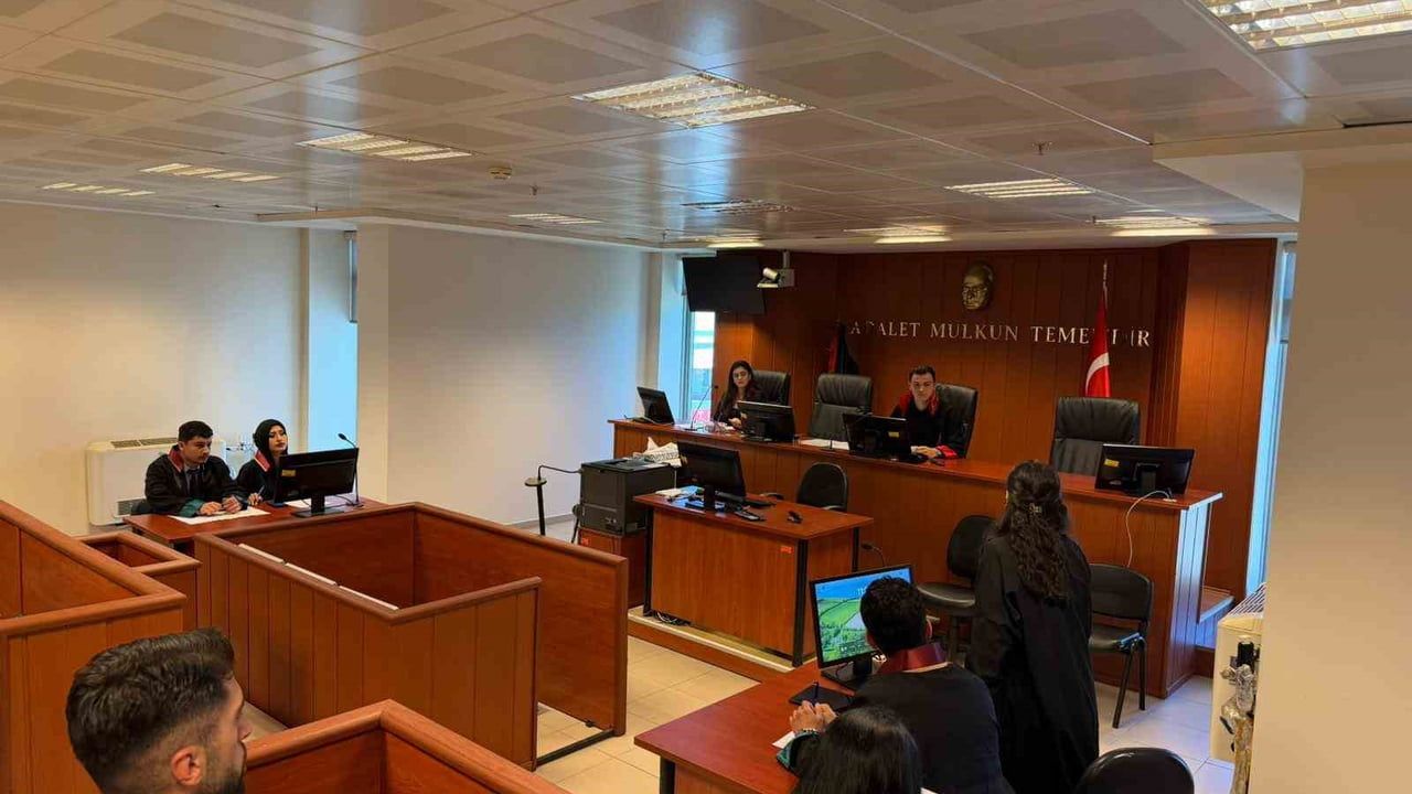 Trabzon’da 'Yargı Simülasyonu' ile hukuk öğrencilerine gerçek adliye deneyimi