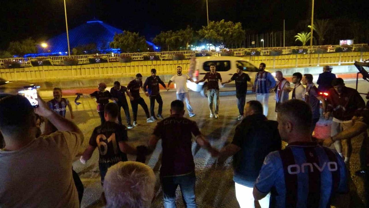 Trabzonspor'un Ziraat Türkiye Kupası Zaferi: Antalya'da Taraftar Kutlamaları