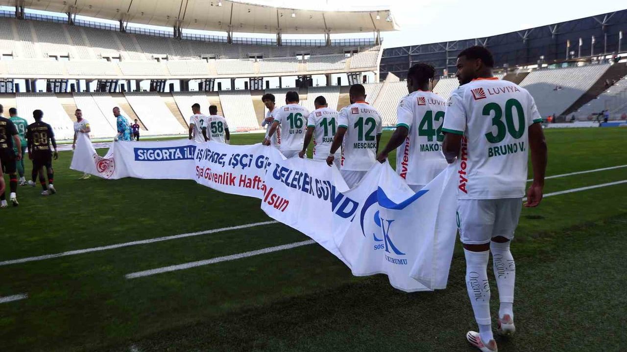 Trendyol Süper Lig 34. Hafta: Fatih Karagümrük 0-0 Corendon Alanyaspor — 15. Dakika