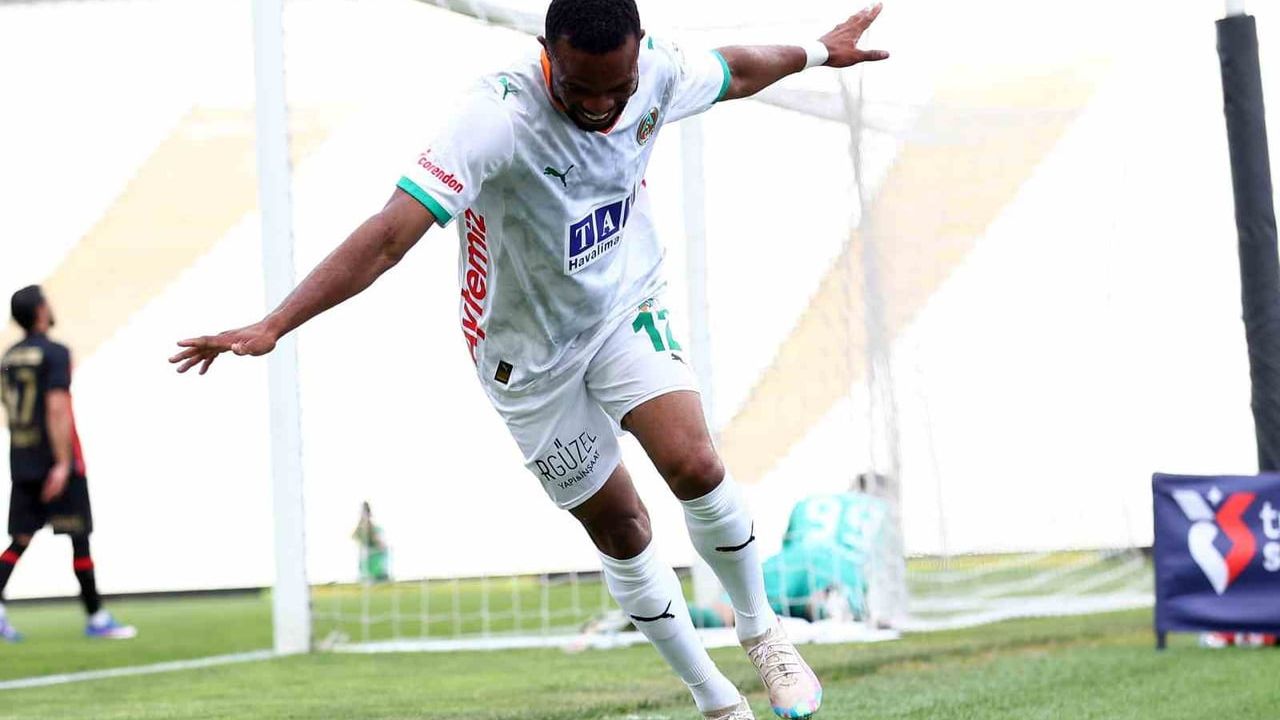 Trendyol Süper Lig: Fatih Karagümrük 0-1 Corendon Alanyaspor — İlk Yarı Raporu
