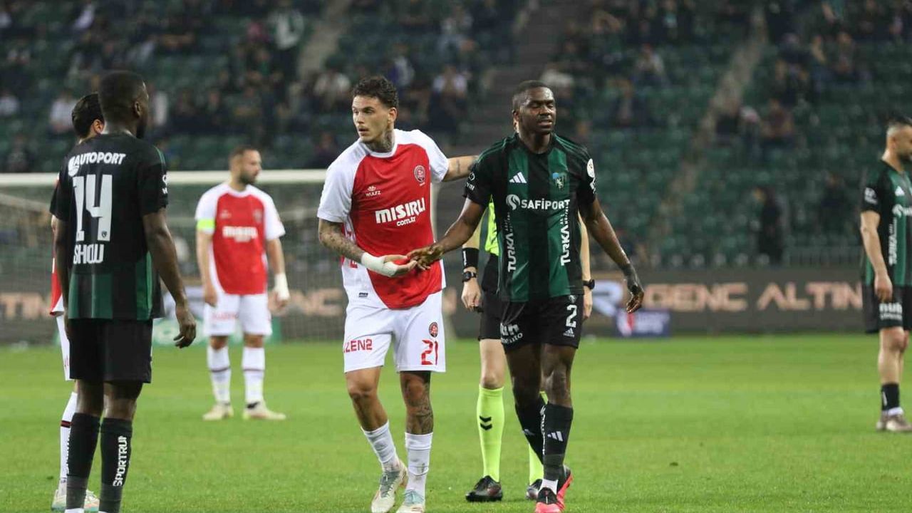 Trendyol Süper Lig: Kocaelispor 0 - Fatih Karagümrük 1 — Anıl Yiğit Çınar'ın kafa golü galibiyeti getirdi
