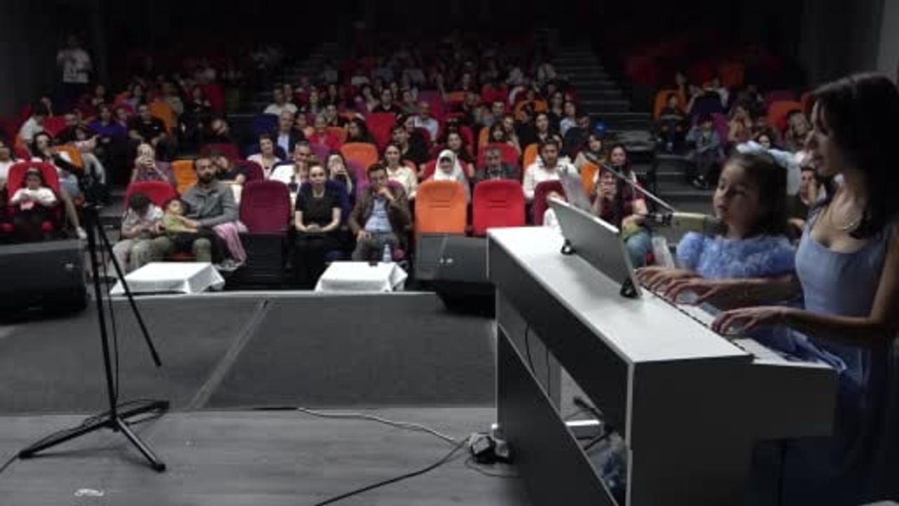 Tunceli'de yıl sonu piyano konseri: Defne Bucak'ın öğrencileri yoğun ilgi gördü