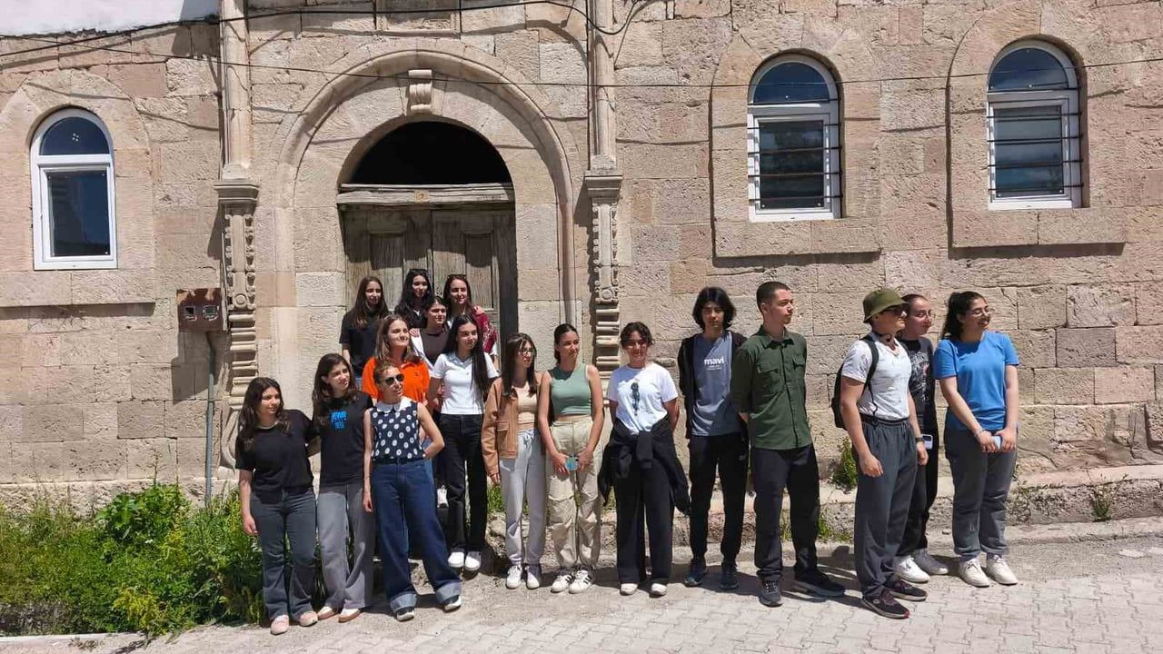 Tunceli Fen Lisesi öğrencileri 'Sınıfım Tunceli' kapsamında Çemişgezek’i gezdi