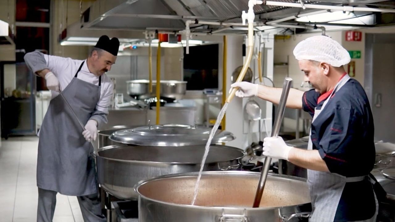 Turgutlu Belediyesi, 'Sizden Gelen Bağışlarla Aş Olalım Sofralara' kurban bağışı kampanyasını başlattı