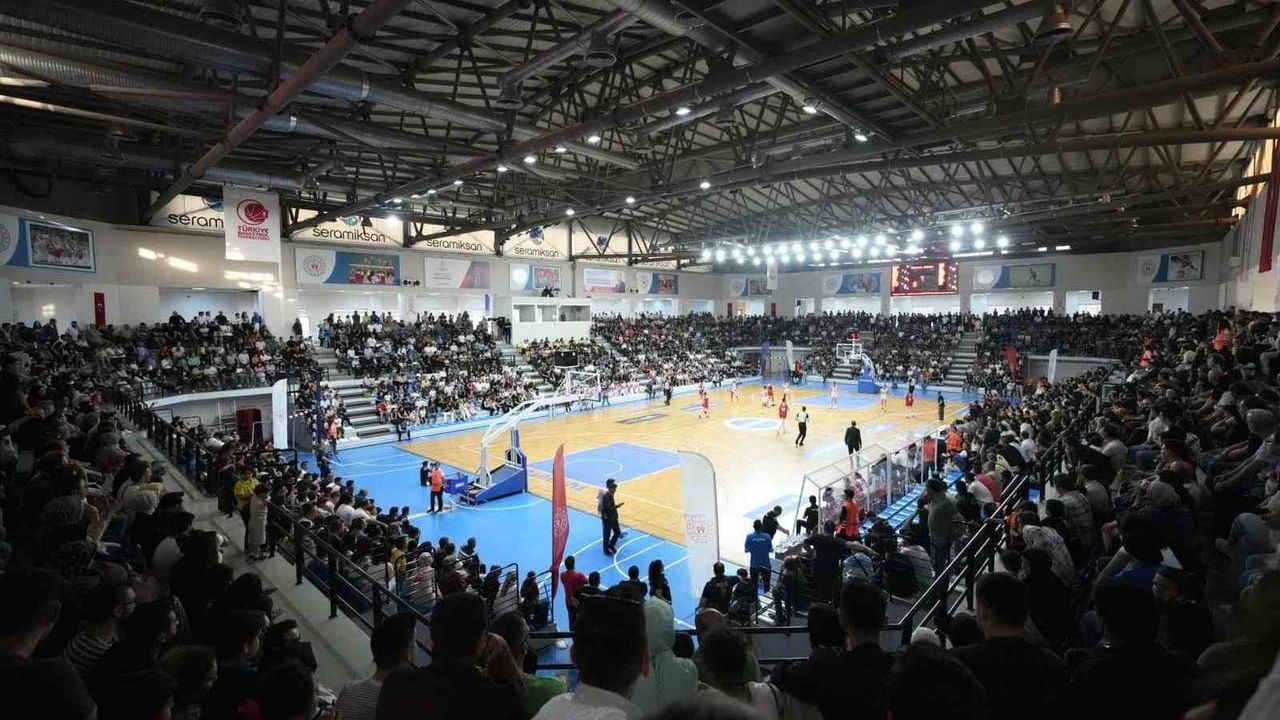 Turgutlu'da kadın basketboluna yoğun ilgi: Play-off finalinde 2 bin 700 seyirci