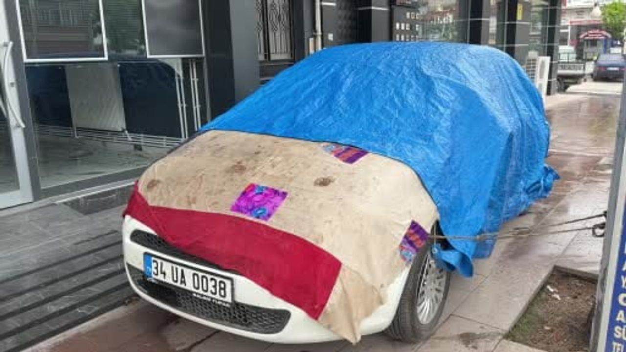 Turhal'da taşkın endişesi: Vatandaş otomobilini brandayla kapatıp ağaca bağladı