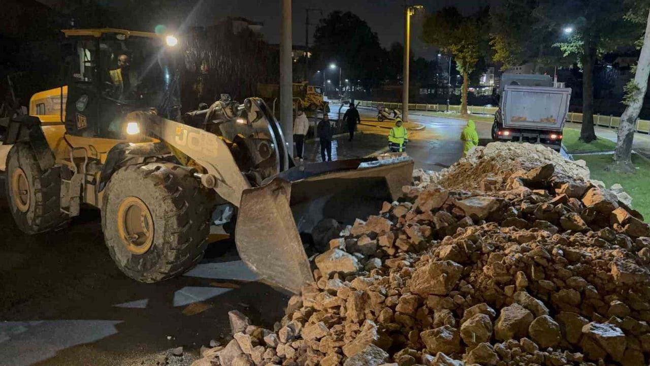 Turhal'da taşkın önlemleri: Bazı cadde ve sokaklar araç trafiğine kapatıldı