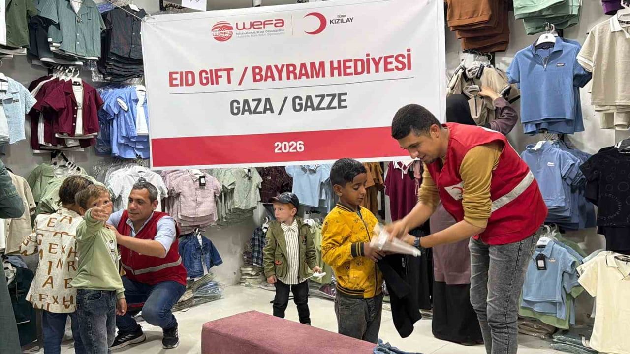 Türk Kızılay, Gazze’de 1.544 çocuğa bayramlık kıyafet dağıttı; günlük 30 bin kişiye sıcak yemek sağlanıyor