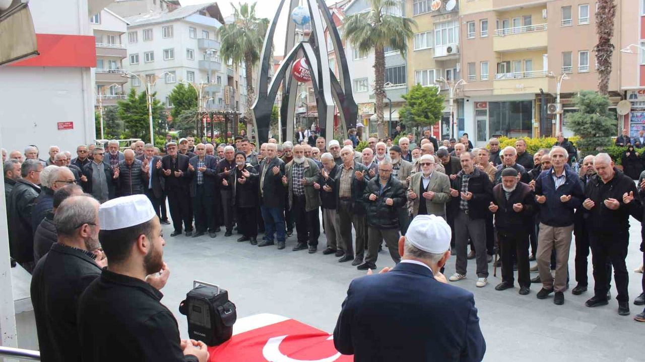 Türkeli'de 7 hacı adayı dualarla kutsal topraklara uğurlandı