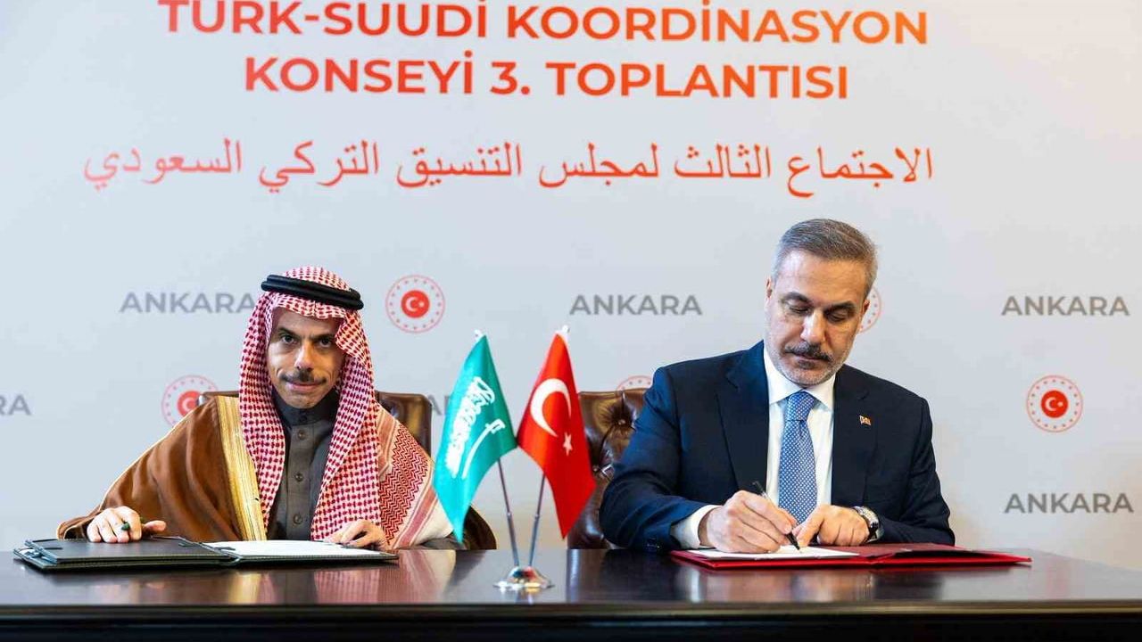 Türkiye ile Suudi Arabistan, diplomatik ve hususi pasaport sahiplerine vize muafiyeti anlaşması imzaladı