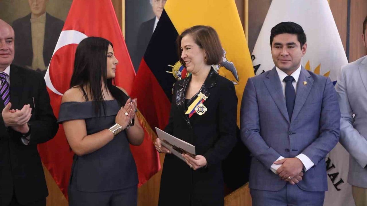 Türkiye'nin Kito Büyükelçisi Başak Yalçın'a Ekvador'dan 'Matilde Hidalgo de Procel' Onur Nişanı