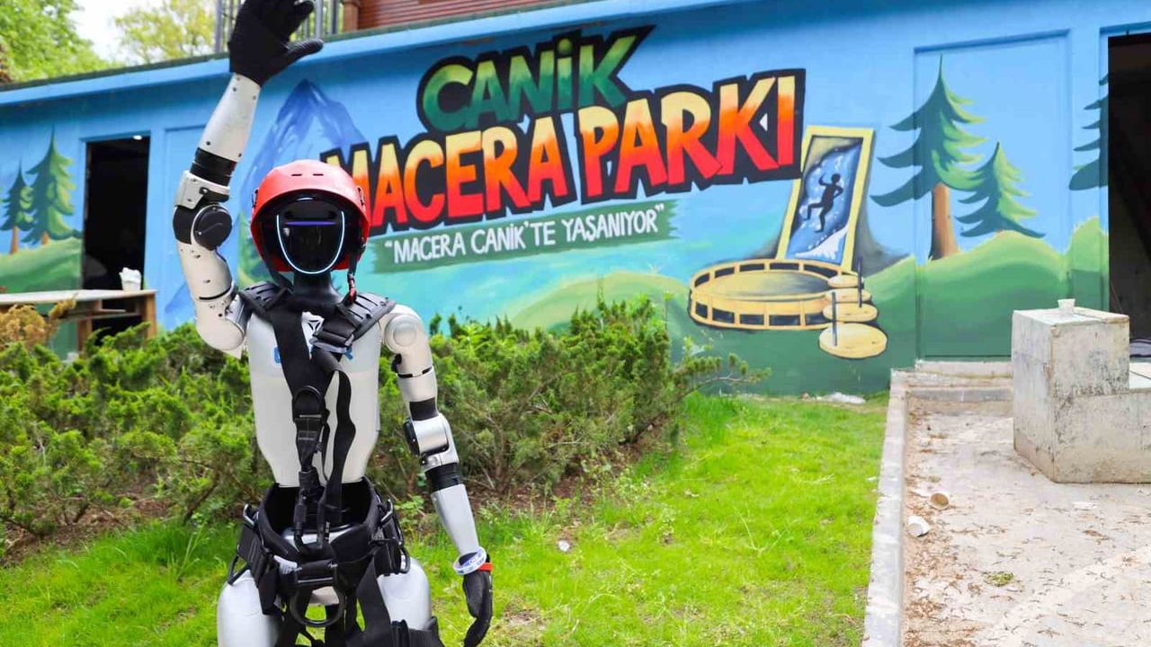 Türkiye'nin nüfusa kayıtlı ilk insansı robotu CANİKMAN, Canik Macera Parkı'nı deneyimledi