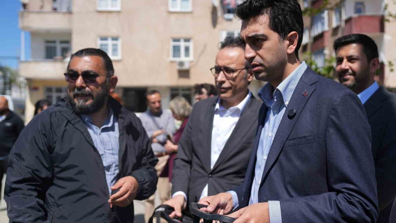 Tuzla'da yeni nesil çim biçme robotları hizmete girdi
