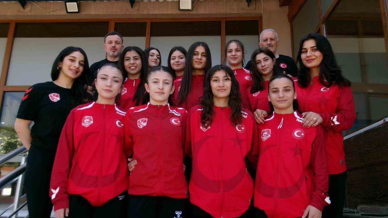 U17 Avrupa Güreş Şampiyonası 11-17 Mayıs 2026'da Samakov'da başlıyor