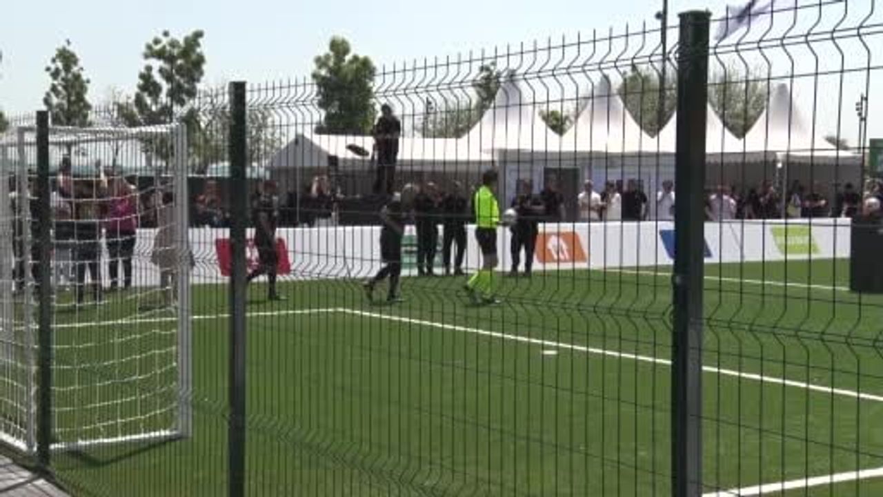 UEFA Avrupa Ligi finali öncesi Beşiktaş Meydanı'nda şöhretler maçı
