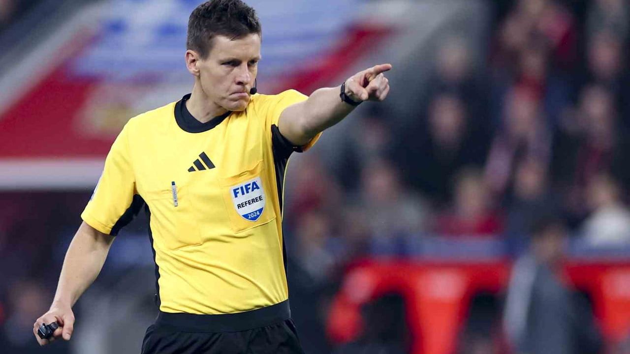 UEFA, Şampiyonlar Ligi, Avrupa Ligi ve Konferans Ligi final hakemlerini açıkladı