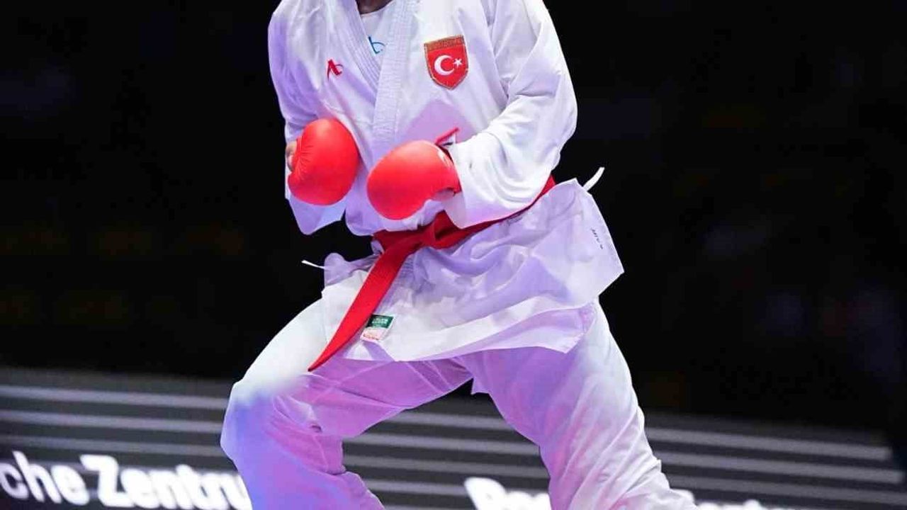 Uğur Aktaş, Frankfurt'taki Büyükler Avrupa Karate Şampiyonası'nda gümüş madalya aldı