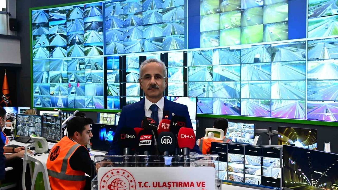 Ulaştırma Bakanı Uraloğlu: Bayram trafiği AUS Merkeziyle anlık takip edilecek