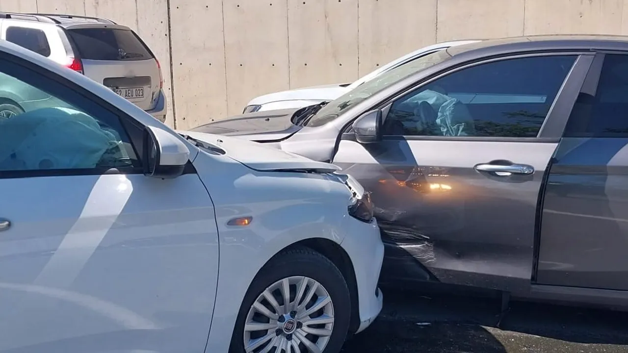 Ulubey Çatallı Mahallesi'nde 3 aracın çarpıştığı kaza: 5 yaralı