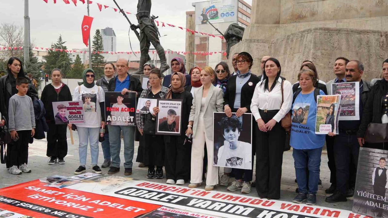 Ulus Meydanı'nda aileler adalet çağrısı: 130 çocuğun isimleri okunarak anıldı
