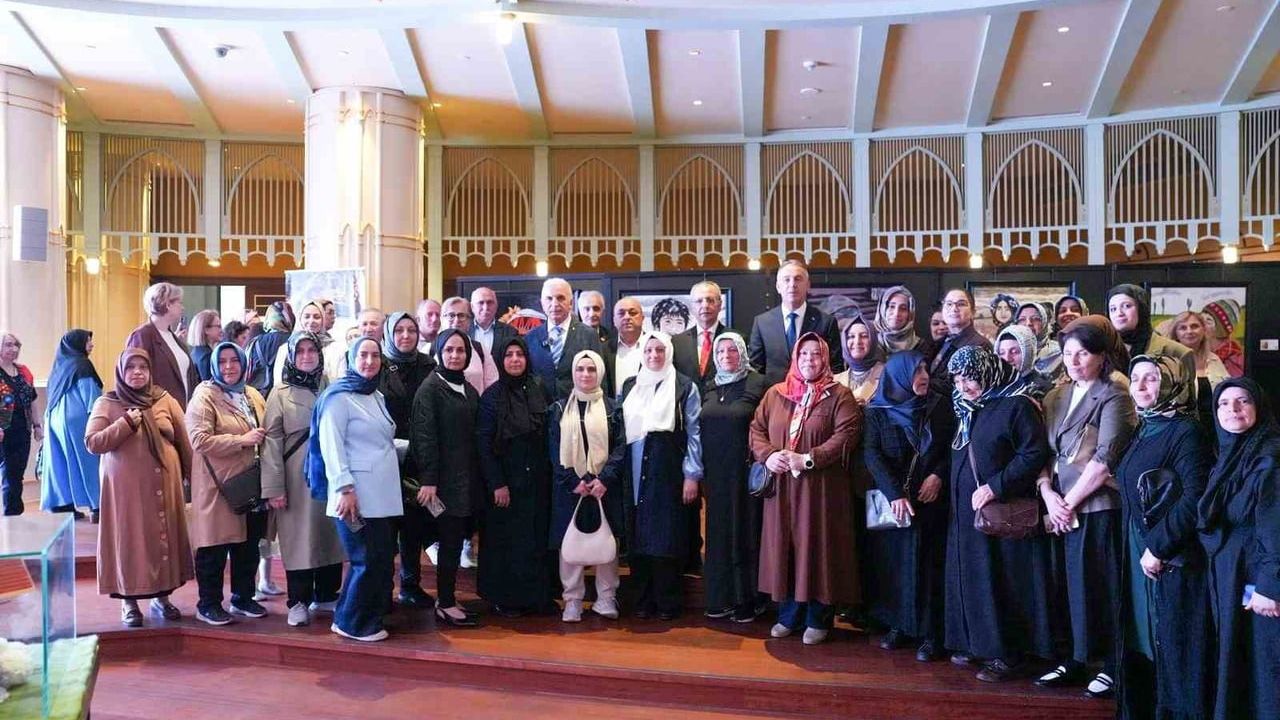 Ümraniye Akademi'nin "Yünden Yürek" Keçe İşleme Sergisi Taksim'de Açıldı