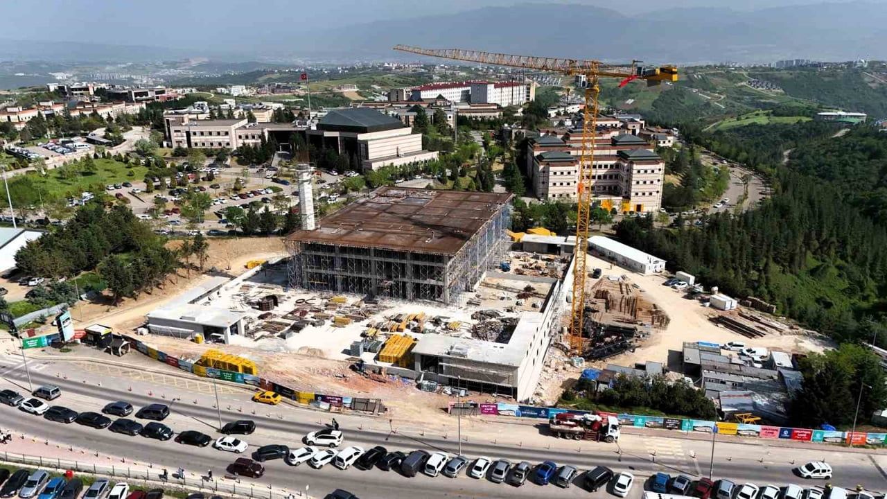 Umuttepe’de 5 bin Kişilik Cami ve 477 Araçlık Otopark İnşaatı Hızla İlerliyor
