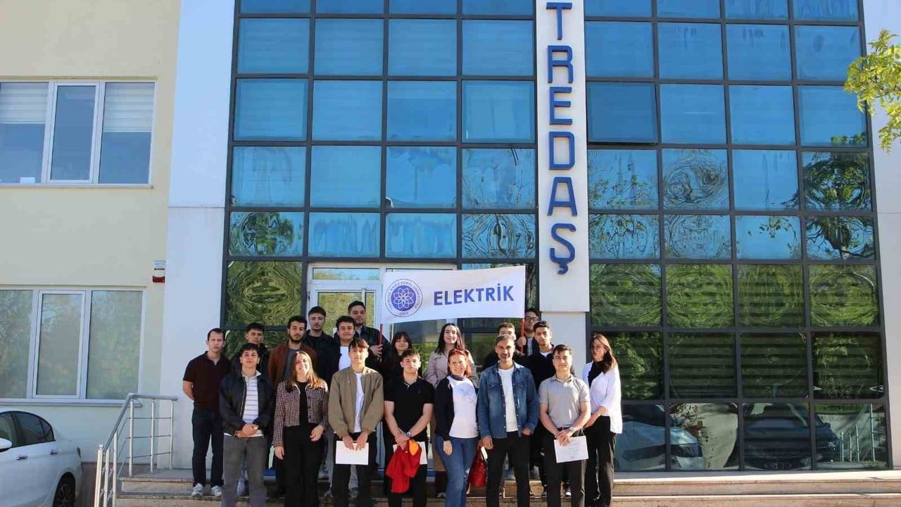 Üniversiteli Gençler TREDAŞ Teknik Eğitim Merkezi'nde Enerji Sektörünü Yerinde İnceledi
