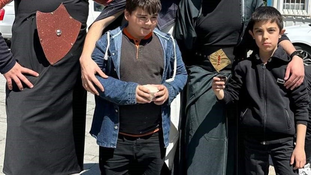 Üniversiteli Öğrencilerin Oyunu 'Tarih’e Saygı, Geleceğe Umut!' İlkokul Öğrencilerini Tarihle Buluşturdu