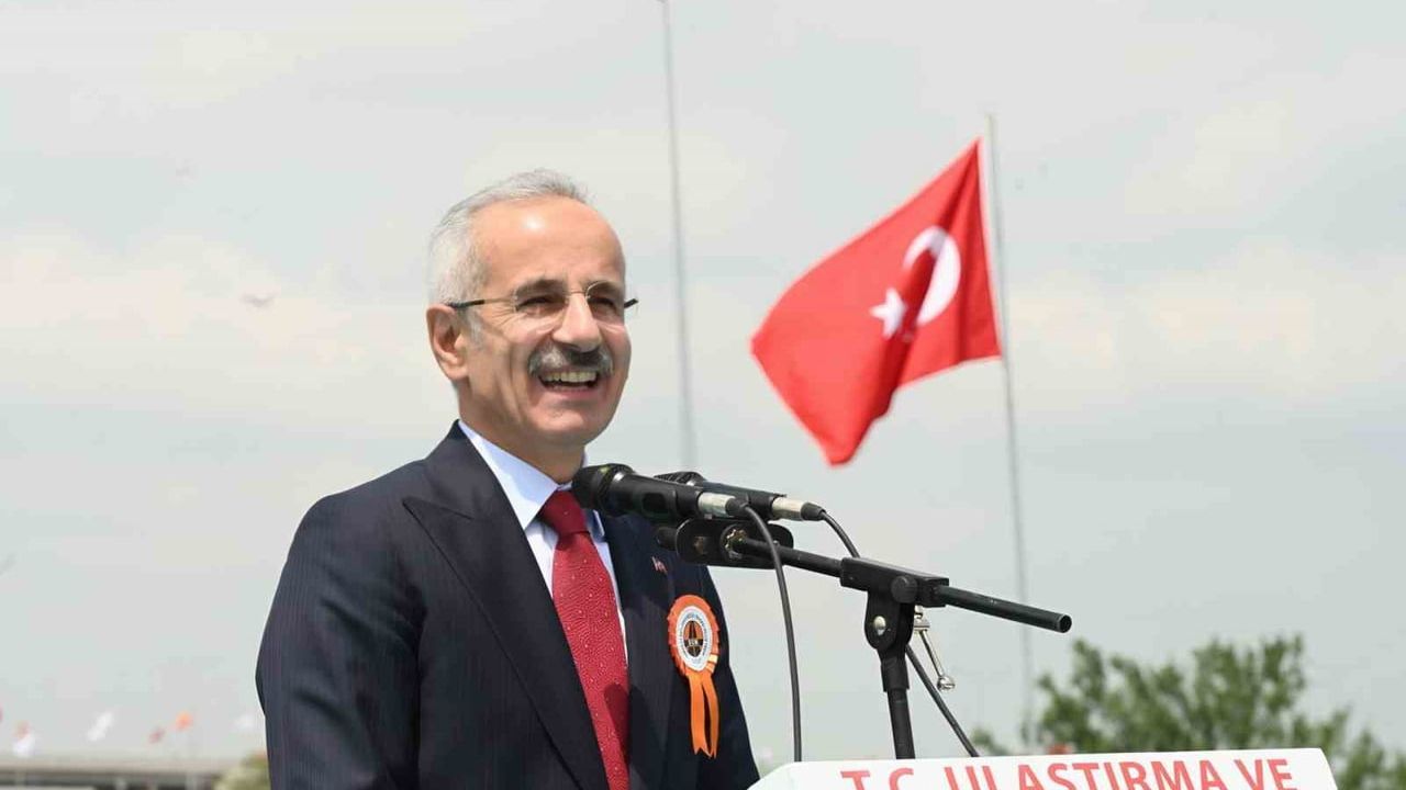 Uraloğlu: Nissibi Köprüsü 11 yılda 6,9 milyon araçla 5,9 milyar lira tasarruf sağladı