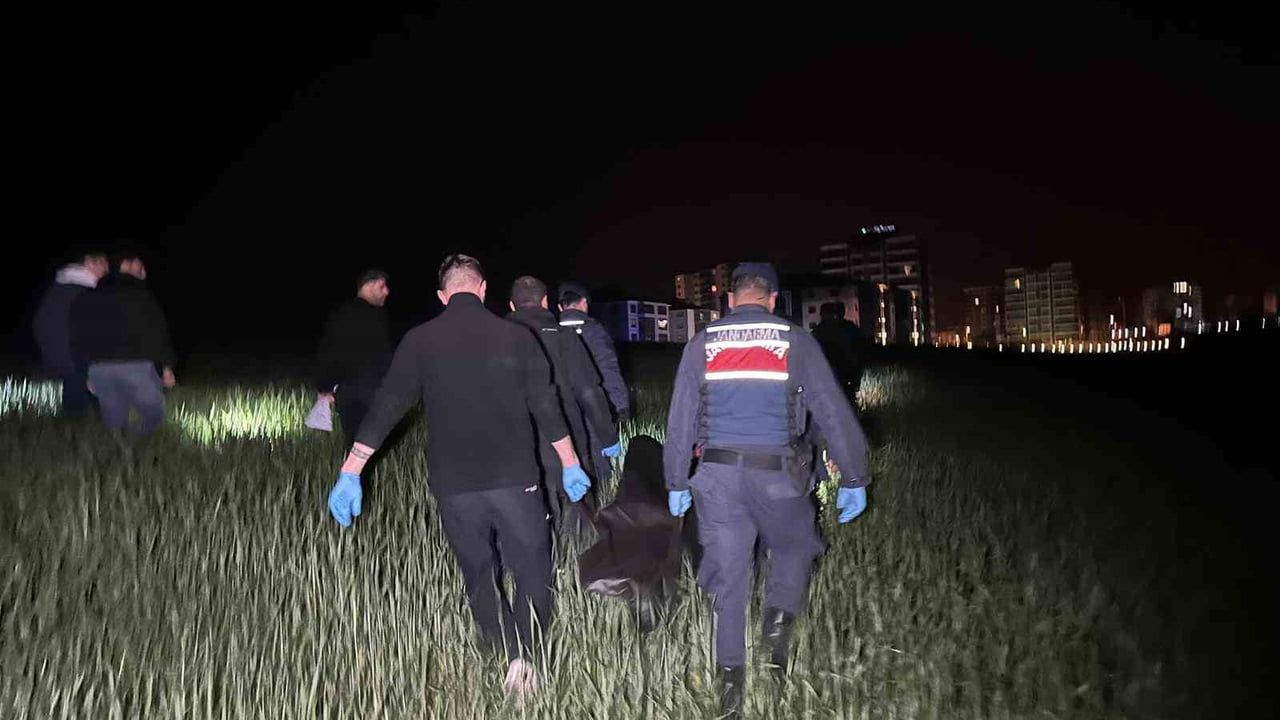 Uşak'ta Kemalöz Mahallesi yakınındaki tarlada erkek cesedi bulundu