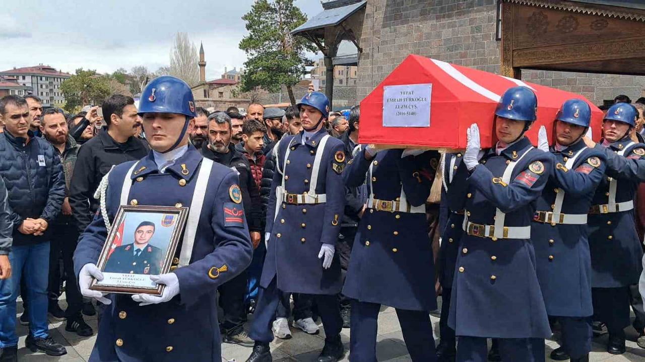 Uzman Çavuş Emrah Türkoğlu son yolculuğuna uğurlandı: Bayburt'ta görev yaparken yaşamını yitirdi