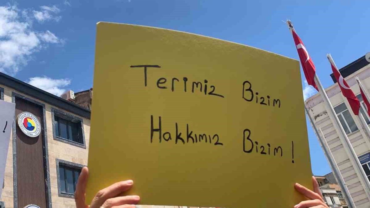 Uzunköprü'de 6 gündür eylemde olan Kiremitçiler Maden işçileri aileleriyle yürüdü