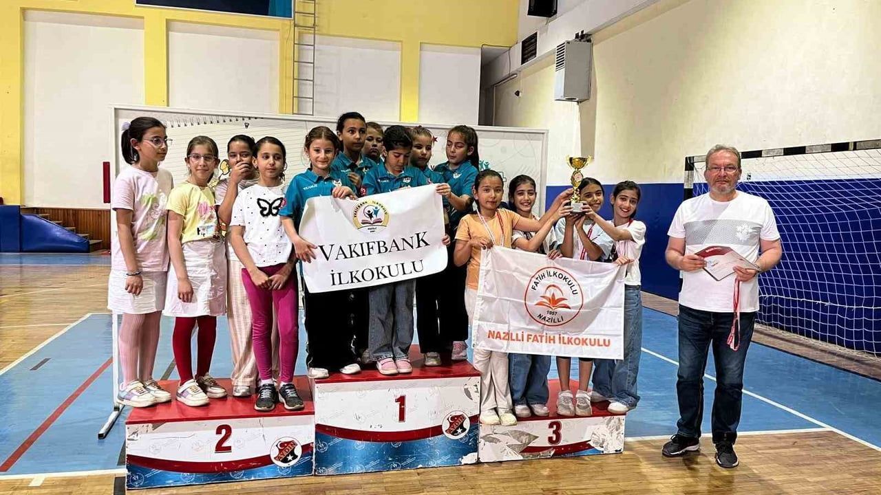 Vakıfbank İlkokulu Kız Takımı Aydın Satranç Şampiyonu — Minikler A Kızlarda Üst Üste İkinci Şampiyonluk